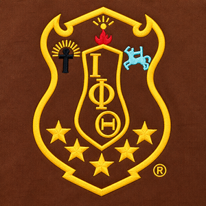 iota-phi-theta Camiseta de cuello redondo marrón para hombre con gráfico del escudo de la fraternidad, manga corta, informal, con letras griegas - Product Image 6