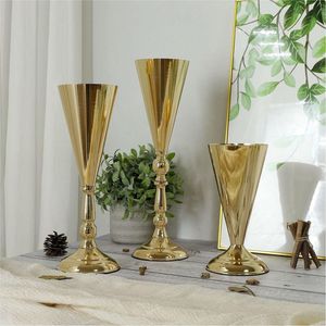 Vintage Brass Finish Scalloped Metal <b>Vase</b> Decorative Floral <b>Stand</b> for Anniversary Event Centerpieces Urn Planter Home Decor <b>Vase</b> - Product Image 3