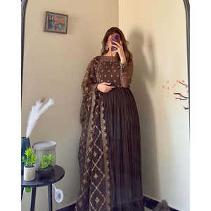 Ensemble Robe, Dupatta et Bas en Soie Chinon Pure Crush, Look de Soirée pour Femmes - Product Image 6