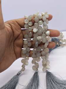 Cuentas facetadas de piedra lunar de Ceilán natural en forma de corazón de 8-9 mm, hilo de cuentas de piedra lunar Siloni natural en forma de corazón para la fabricación de joyas al por mayor. - Product Image 6