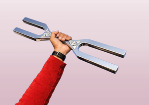 OM fork ตะเกียงเสียงยูนิคยี่ห้อ Giant รุ่น Polished Tuning Fork DNA Key Giant Tuning Fork – ความถี่ D 528Hz และ A 432Hz ขนาดใหญ่พิเศษ - Product Image 6