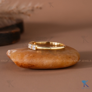 แหวนเพชรทรงปรินเซสคัท 5 เม็ด ทองคำแท้ 14K 18K สำหรับขายส่ง แหวนครึ่งวงนิรันดร์ เหมาะสำหรับใส่ทุกวัน - Product Image 5