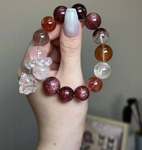 Pulsera de Resina Hecha a Mano para Mujer con Diseño Artístico Único para Accesorios de Moda, Fiestas, Bodas y Uso Casual - Product Image 3