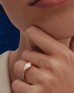 Anillo de Compromiso con Diamante Cultivado en Laboratorio East West de 1.01CT, Corte Pera, para Mujer, Oro Sólido de 14K, Regalo de Aniversario para Parejas - Product Image 6