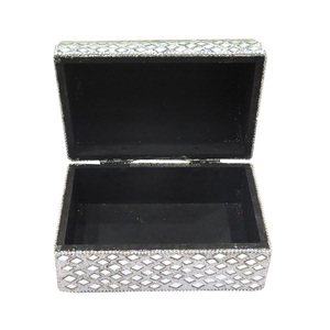 Caja de Joyería Cosmética con Múltiples Compartimentos y Espejo, Caja de Joyería Hecha a Mano con Cuentas, Organizador Decorativo de Artículos Pequeños con Laca y Brillo - Product Image 2
