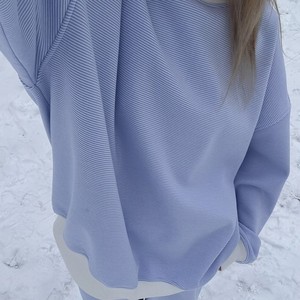 Sudadera personalizada para mujer, de cuello alto, estilo oversized, con ribetes y dobladillo en contraste, de tejido grueso tipo felpa. - Product Image 5