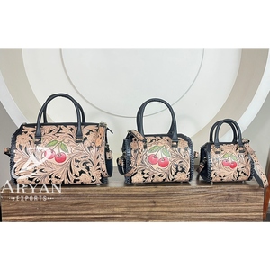 Bolsa de Viaje Mediana de Cuero con Diseño de Cerezas, Hecha a Mano, de Cuero Vacuno Genuino, para Fin de Semana, Nueva Llegada 2026 - Product Image 1