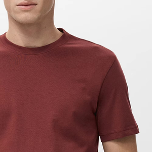 Camiseta de cuello redondo para hombre, estilo vintage, color marrón óxido, con logo minimalista, estilo casual urbano, tacto de algodón suave, corte clásico regular, manga corta. - Product Image 2