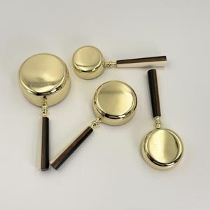 Ensemble de 4 tasses à mesurer en acier inoxydable avec poignée en résine multicolore, finition PVD dorée, passe au lave-vaisselle, produit écologique - Product Image 5