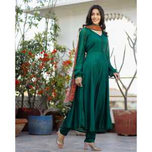 Ensemble de costume en satin vert émeraude - Taille XS - Product Image 3