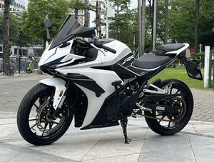 Moto sportive d'entrée de gamme 250RR Thornbird, 249cc, bicylindre en parallèle, refroidissement liquide, ABS et TCS, idéale pour les trajets quotidiens des débutants - Product Image 1