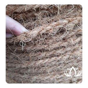 [MEJOR VENTA] |   Cuerda de fibra de coco en rollo para asegurar carga en envíos, proyectos decorativos y embalaje, procedente de Vietnam. - Product Image 1