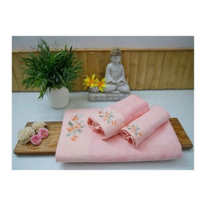 Vente en gros de coton naturel brodé en zigzag, usage quotidien 40x60cm, ensembles de serviettes de bain rectangulaires avec certificat GOTS pour le golf, taille personnalisée - Product Image 3