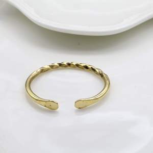 Brazalete de Latón Chapado en Oro, Diseño Trenzado, Ajustable, Abierto, Unisex, Estilo Clásico - Product Image 2