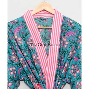 Robe longue de luxe pour femme 100 % coton, imprimée à la main, col en V, manches trois-quarts, fermeture à cordon, motif floral sur le devant - Product Image 4