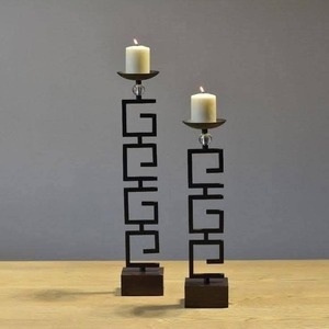 Porte-bougie décoratif en fer doré pour une décoration romantique de table à dîner, vente en gros - Product Image 4