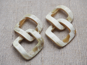 Pendientes Colgantes de Cuerno de Búfalo Ecológicos Hechos a Mano para Mujer, Ligeros y Modernos para Boda, por Perfect Enterprises - Product Image 2