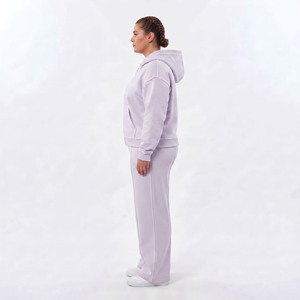 Ensemble deux pièces décontracté pour femme, grande taille, avec logo personnalisé, imprimé hiver, comprenant un sweat-shirt court à capuche et un pantalon de survêtement - Product Image 3
