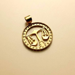 Pendentif Signe Astrologique Balance en Argent 925 et Or Massif 18K, Moissanite Ronde Taille Brillant, Sertissage Clos, Charme Classique Unisexe - Product Image 5