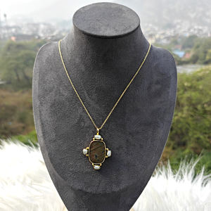 จี้ห้อยคอปรับขนาดได้ประดับด้วยลาบราดอไรต์ธรรมชาติทรงหนาสีสันสดใส พร้อมประดับมุกเปลือกหอย ชุบทอง - Product Image 6