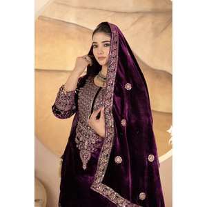 Ensemble de costume brodé pour femmes avec codage de travail séquentiel - Product Image 6