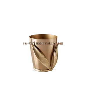 ถังขยะโลหะที่ทันสมัยและใช้งานได้หลากหลายพร้อมโครงสร้างที่ทนทานเพื่อการติดตั้งในห้องครัวหรือพื้นที่ทำงานที่มีประสิทธิภาพสูง - Product Image 1