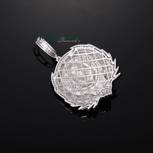 Pendentif Couronne Religieuse en Argent 925 Plaqué Rhodium/Or avec Moissanite Ronde Taille Brillant, Breloque Thème Unisexe - Product Image 3