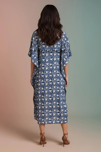 Robe Kimono Asymétrique à Col en V et Taille Haute, Imprimé Floral Indigo Exquis, Faite à la Main, Écologique, Collection 2026, Meilleure Vente - Product Image 4