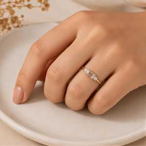 Bague de fiançailles en or massif 10K, 14K, 18K avec diamants de laboratoire certifiés IGI, taille baguette et taille ronde, couleur E VVS - Product Image 4