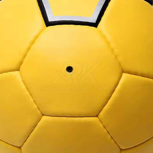 Balón de handball de calidad premium con superficie duradera y agarre fuerte para entrenamiento, partidos y juego en interiores y exteriores. - Product Image 5