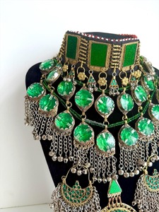 Parure de bijoux afghane verte complète, collier choker afghane, coiffe, boucles d'oreilles, parure de bijoux Kuchi, parure de mariée afghane traditionnelle - Product Image 2