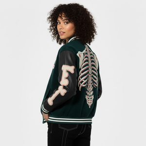 Chaqueta Varsity Personalizada con Logotipo para Hombre, Estilo Urbano Y2K, Chaqueta Letterman Vintage con Estampado Gráfico de Serpiente, Chaqueta Bomber Rosa de Tela Gruesa - Product Image 6