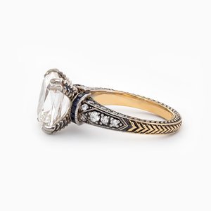 Bague Solitaire Premium en Or Massif 18K Bicolore avec Diamant de Laboratoire de 4,5 carats, Coupe Ancienne Inspirée de l'Époque Antique, Accents Saphir Bleu - Product Image 3