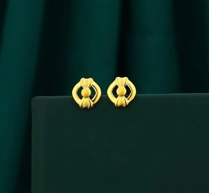 ต่างหูทองคำแท้ 22K ดีไซน์ใบไม้รูปเปลวไฟ งานแฮนด์เมด สำหรับผู้หญิง ของขวัญแต่งงาน งานวิวาห์ เครื่องประดับทองคำแท้คุณภาพสูง - Product Image 3