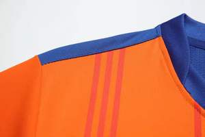 Conjunto de Camiseta y Pantalones Cortos de Fútbol a Rayas Personalizables con Sublimación, Cuello en V, para Hombre, Poliéster/Algodón Transpirable, Venta al Por Mayor - Product Image 5