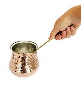 กาต้มกาแฟทองแดงสีแดงอนาโตเลีย รุ่นทูร์นา แบบตีลาย ความจุ 540-1 ลิตร ทำด้วยมือ ดีไซน์ทันสมัย ทนความร้อน พร้อมฉนวนกันความร้อน - Product Image 3