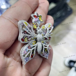 Collar con Colgante de Mariposa con Diamantes de Moissanita Multicolores en Plata 925, Diseño Elegante y Moderno - Product Image 2