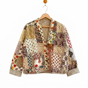 เสื้อแจ็คเก็ตวาร์ซิตี้แบบควิลท์ลายกันธา ผ้าฝ้ายวินเทจลายดอกไม้ สำหรับฤดูหนาว ทำมือ ใส่ได้สองด้าน สไตล์โบโฮ ยั่งยืน สำหรับผู้หญิง - Product Image 1