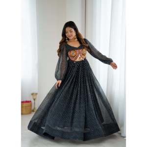 Robe XL de créateur avec impression numérique et point de chaînette - Product Image 6