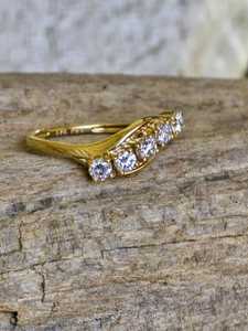 Magnifique bague à bande incurvée en diamant taille ronde pour femme, cultivé en laboratoire, en or massif 18 carats, cadeau surprise pour les amoureux - Product Image 4