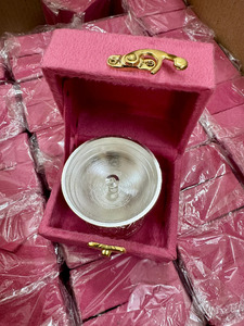 Diya Plateada con Caja de Terciopelo, Decorativa Antigua para Pooja, Deepak para el Hogar, Templo, Aarti, Redonda, de Metal Pulido, Regalos Artesanales - Product Image 6