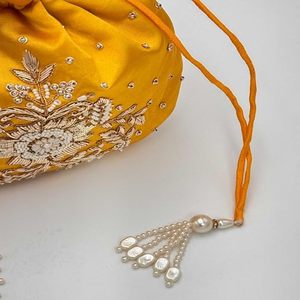 Bolsa Potli Bordada Económica con Diseño Tradicional Indio de Cuentas para Accesorios de Novia, Recuerdos de Boda y Regalos Festivos - Product Image 3