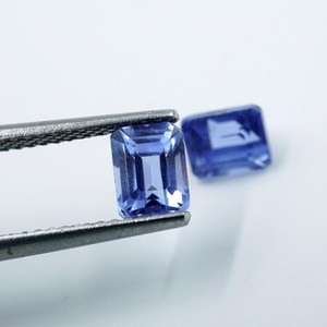 พลอยไพลินสีน้ำเงินสังเคราะห์ทรงหยดน้ำเจียระไนจาก HAYAAT GEMS (2.10 กะรัต) (2 เม็ด) สำหรับทำเครื่องประดับ แหล่งกำเนิดราชสถาน - Product Image 2