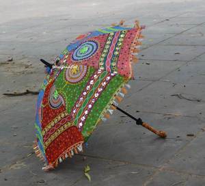 Parapluie pliant décoratif pour mariages indiens, design de créateur, broderie Zari de grande qualité, robuste, couleur et logo personnalisables, manuel, en alliage - Product Image 2