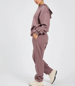 Ensemble de survêtement personnalisé pour femme avec sweat à capuche et pantalon large évasé en molleton épais de coton French Terry - Product Image 3