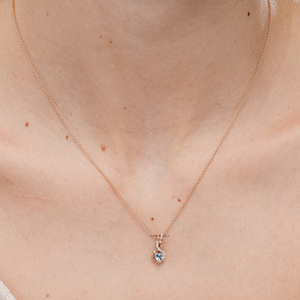 Colgante de Topacio Azul en Forma de Corazón con Detalles de Piedras Preciosas, Chapado en Oro de 10K, 14K, 18K, Oro 925, Plata 935, Romántico para Mujer, para Fiestas - Product Image 2