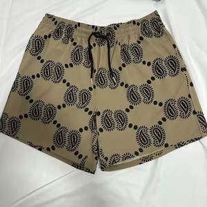 Pantalones cortos holgados con varios bolsillos para hombre, pantalones cortos personalizados de 100% poliéster con diseño liso, pantalones cortos informales de verano de 5 pulgadas para hombre - Product Image 5