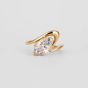Anillo de Compromiso Minimalista con Diamante Cultivado en Laboratorio de Corte Marquesa de 1.51 CT, Oro Amarillo de 14K, Engaste de Garras, Ondas de 1.8 MM, Certificado IGI - Product Image 1