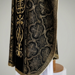 Chasuble de prêtre brodée sur mesure en polyester, avec étole noire et or, vêtement religieux pour l'église - Product Image 4