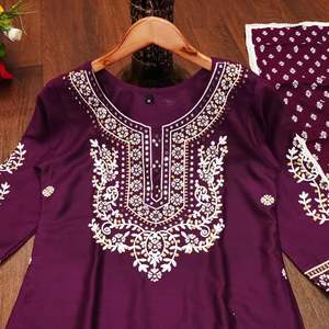 BRODERIE DE RAYONNE LA PLUS COLLECTÉE HAUT BAS AVEC DUPATTA VIOLET - Product Image 2